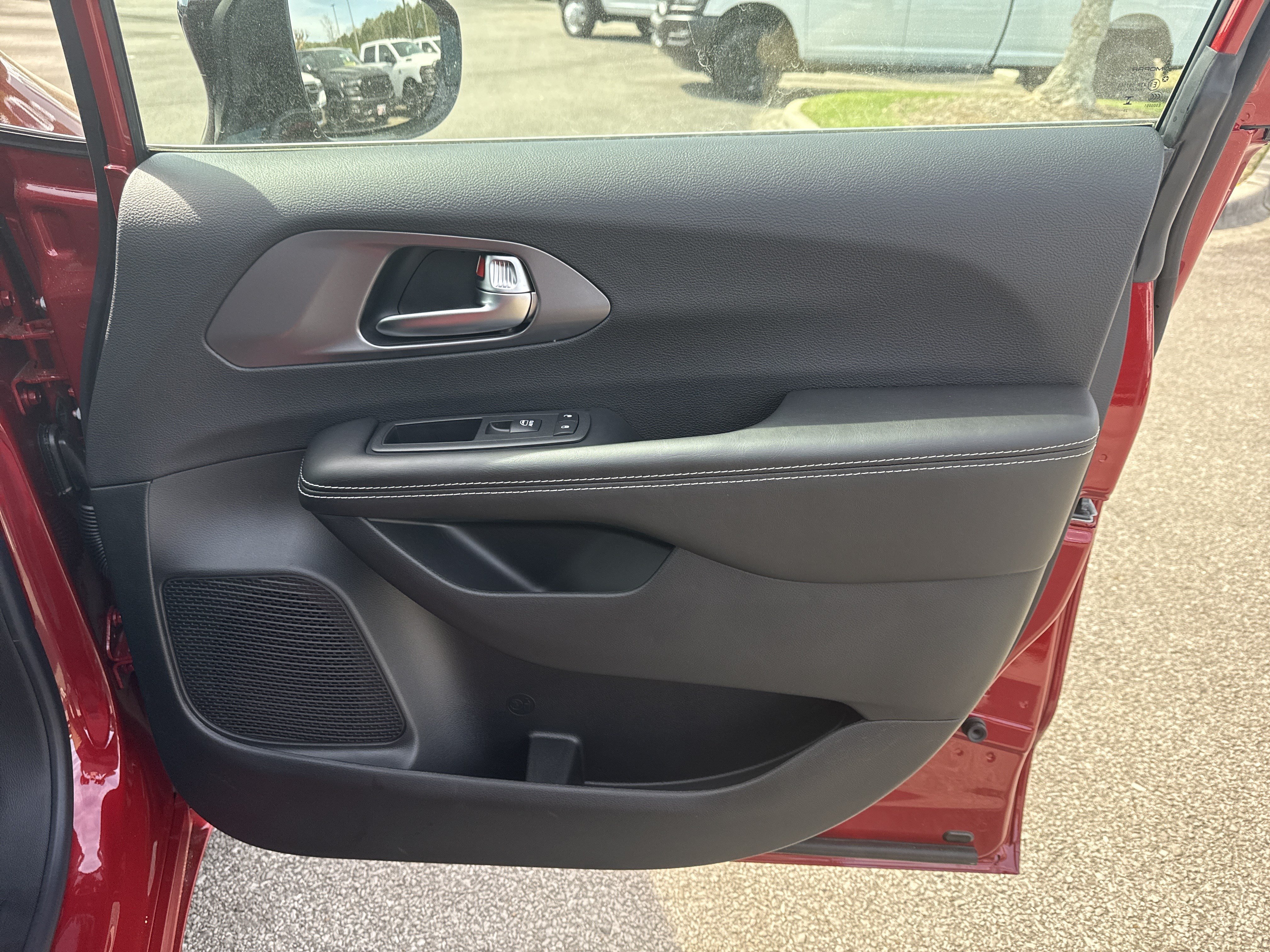 New 2026 Chrysler Pacifica Select FWD image 16