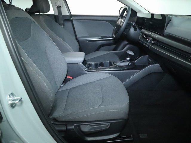 Used 2025 Kia K4 LXS image 33