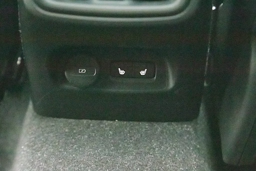 Certified 2023 Volvo XC40 B5 Plus w/ Driver Assist Package image 23