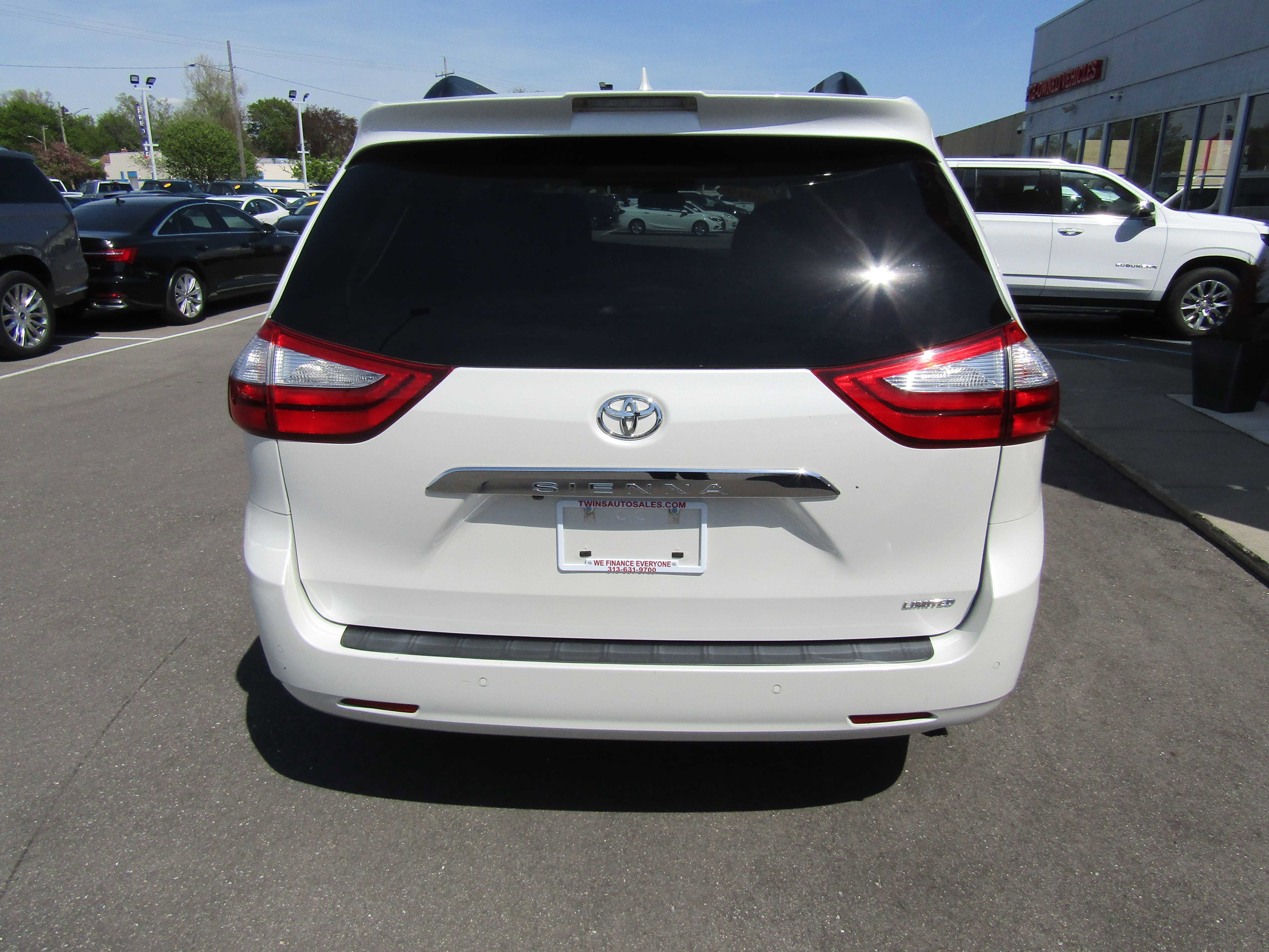 Used 2019 Toyota Sienna Limited FWD image 6