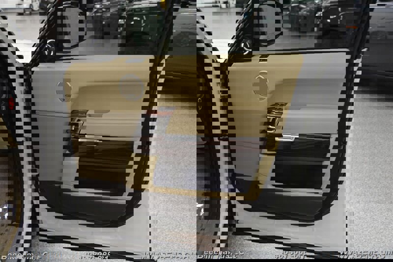 Used 2017 Land Rover Range Rover HSE image 41