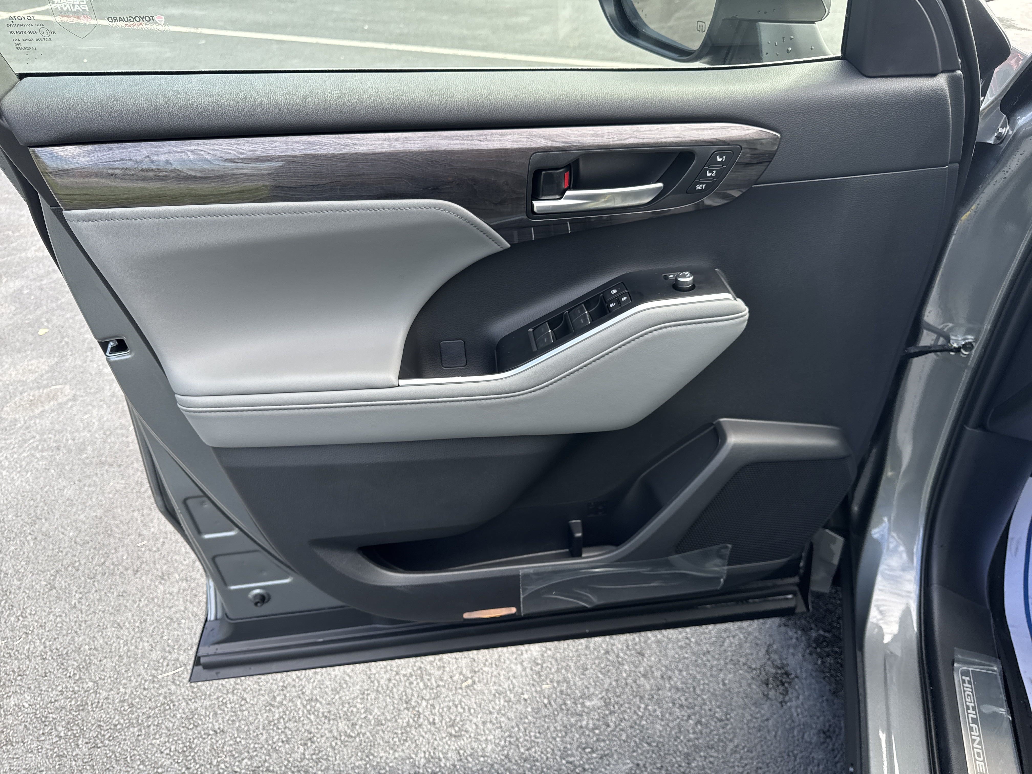 New 2025 Toyota Highlander Platinum AWD/4WD image 23