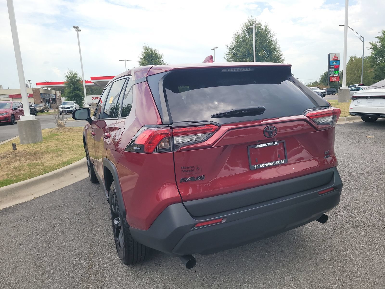 Used 2022 Toyota RAV4 LE AWD/4WD image 5