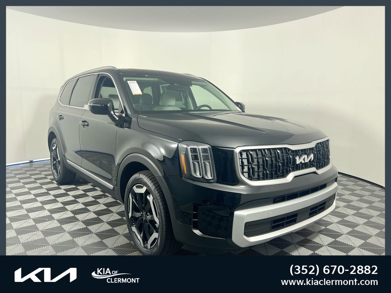 Used 2025 Kia Telluride EX w/ EX Captain's Chair Package image 1