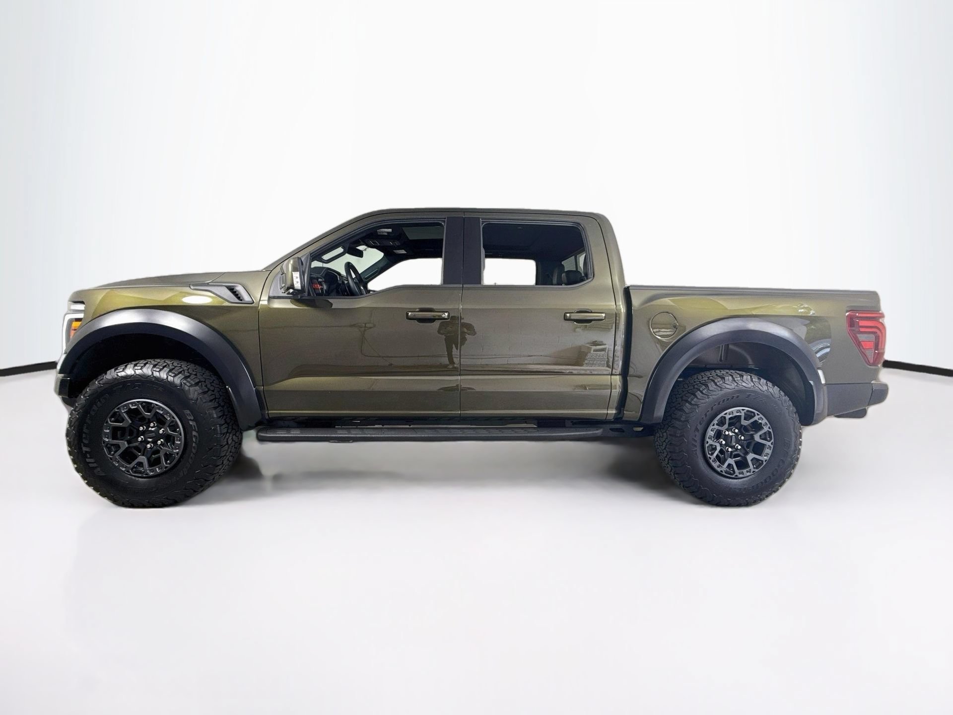 Used 2025 Ford F150 Raptor w/ Equipment Group 803A Raptor R AWD/4WD image 4