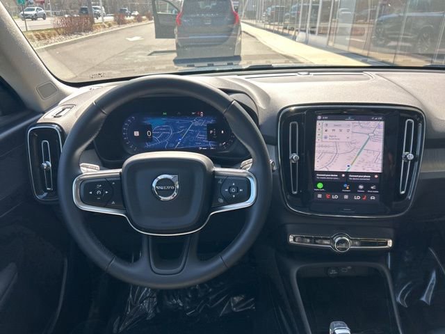 Certified 2025 Volvo XC40 B5 Plus image 18