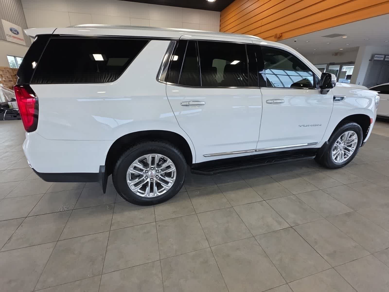 Used 2024 GMC Yukon SLT w/ SLT Premium Package AWD/4WD image 8