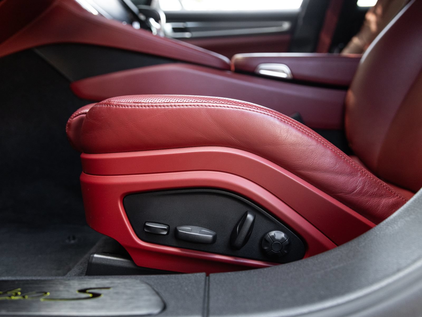 Certified 2022 Porsche Panamera Turbo S AWD/4WD image 22