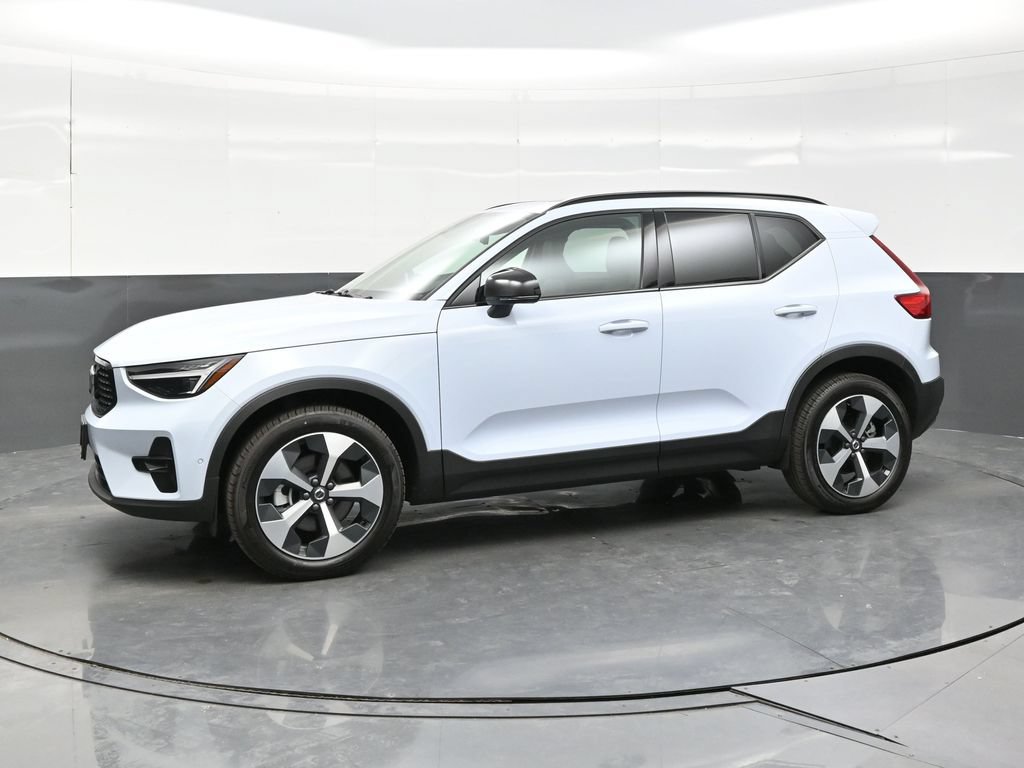 New 2026 Volvo XC40 B5 Plus w/ Climate Package AWD/4WD image 3