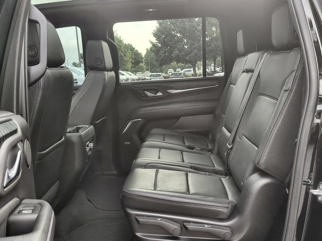 Used 2022 GMC Yukon XL Denali AWD/4WD image 25