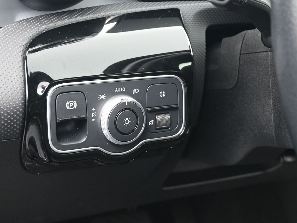 Used 2025 Mercedes-Benz CLA 250 image 15