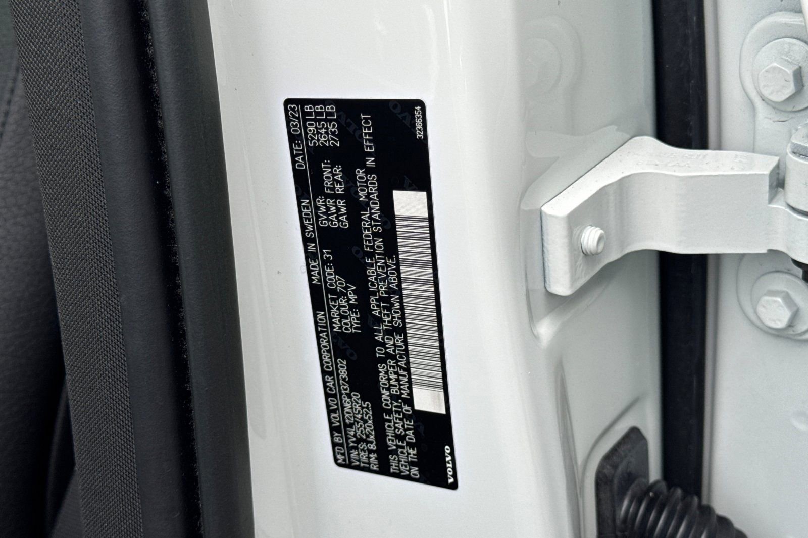Certified 2023 Volvo XC60 B5 Plus w/ Protection Package Premier FWD image 31