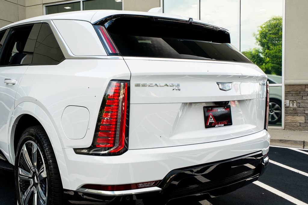 Used 2025 Cadillac Escalade IQ Luxury 2 w/ LPO, Premium Carpet Package AWD/4WD image 22