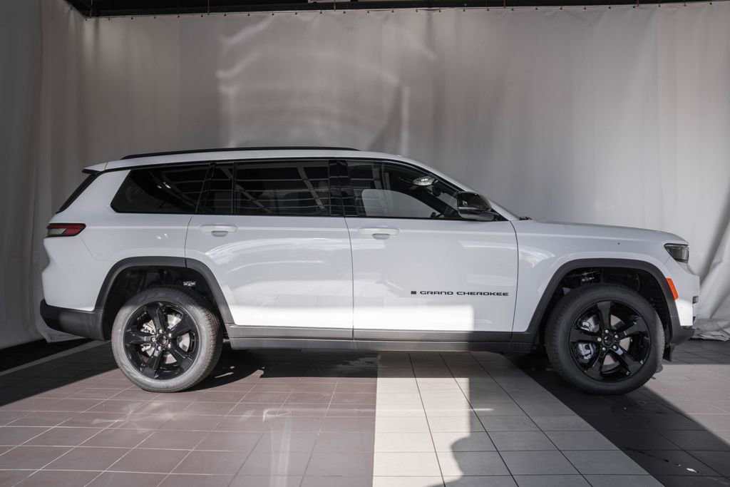 New 2025 Jeep Grand Cherokee L Limited w/ Luxury Tech Group II image 3