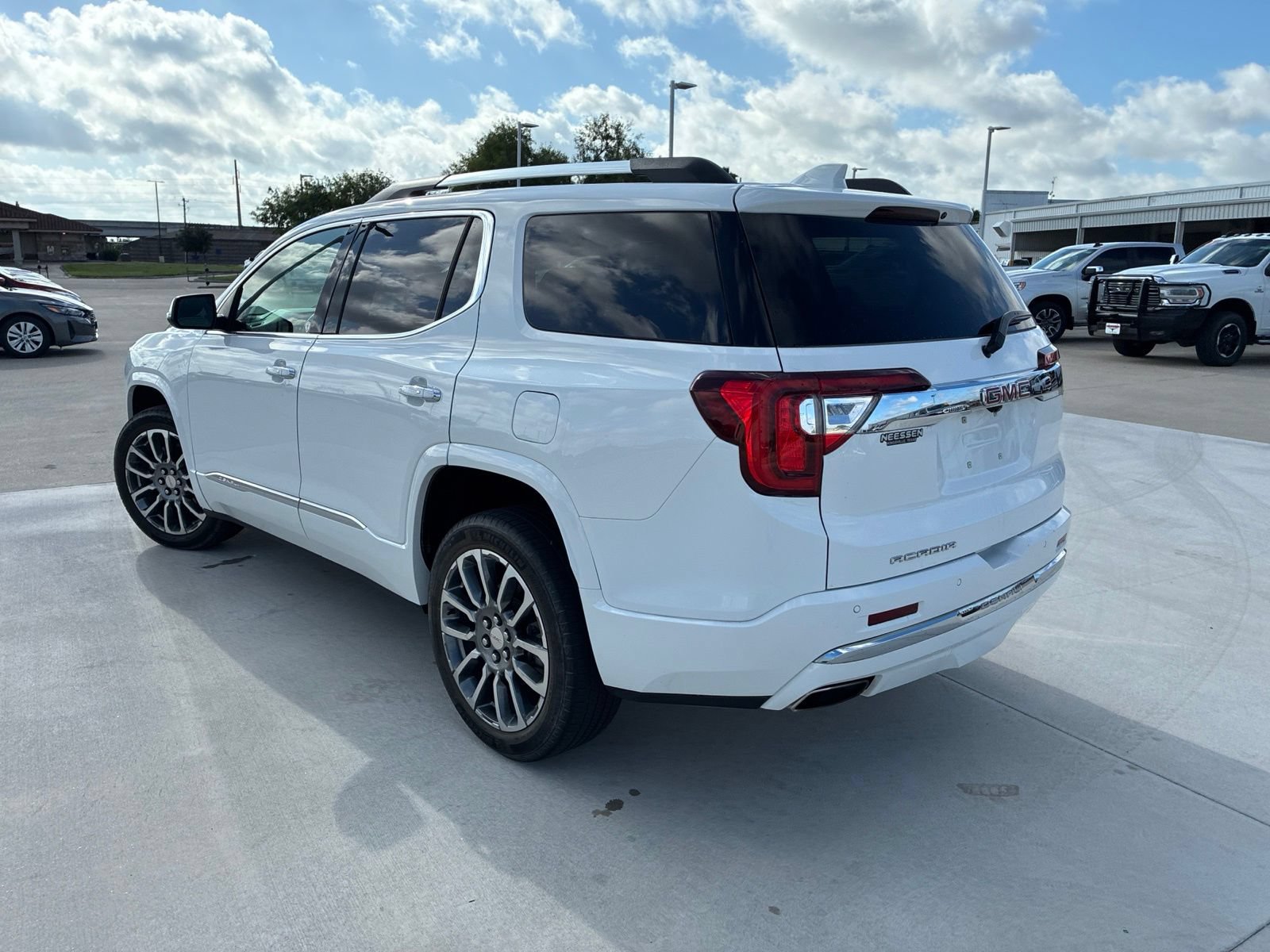 Used 2023 GMC Acadia Denali FWD image 5
