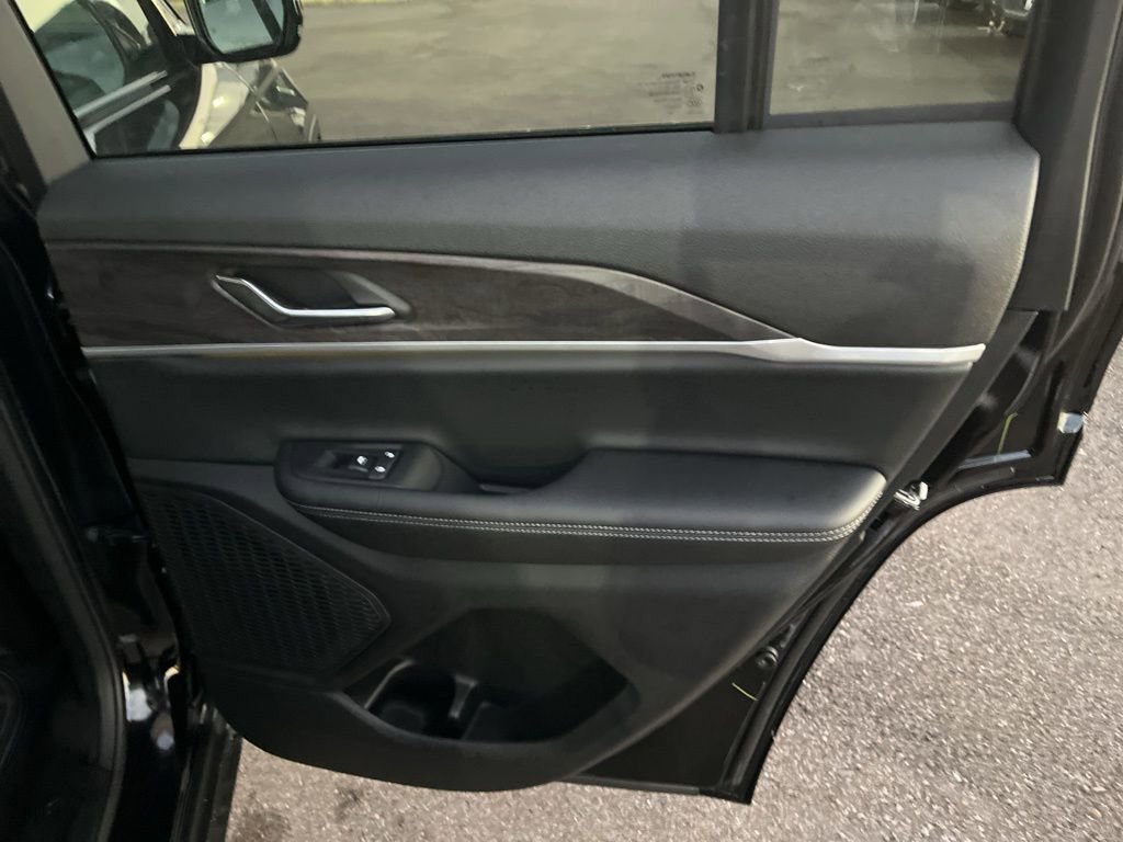 New 2025 Jeep Grand Cherokee Limited w/ Black Appearance Package AWD/4WD image 40