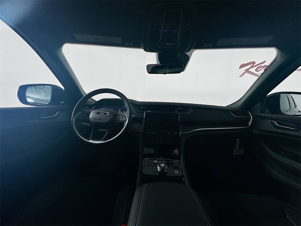 New 2025 Jeep Grand Cherokee Altitude image 9