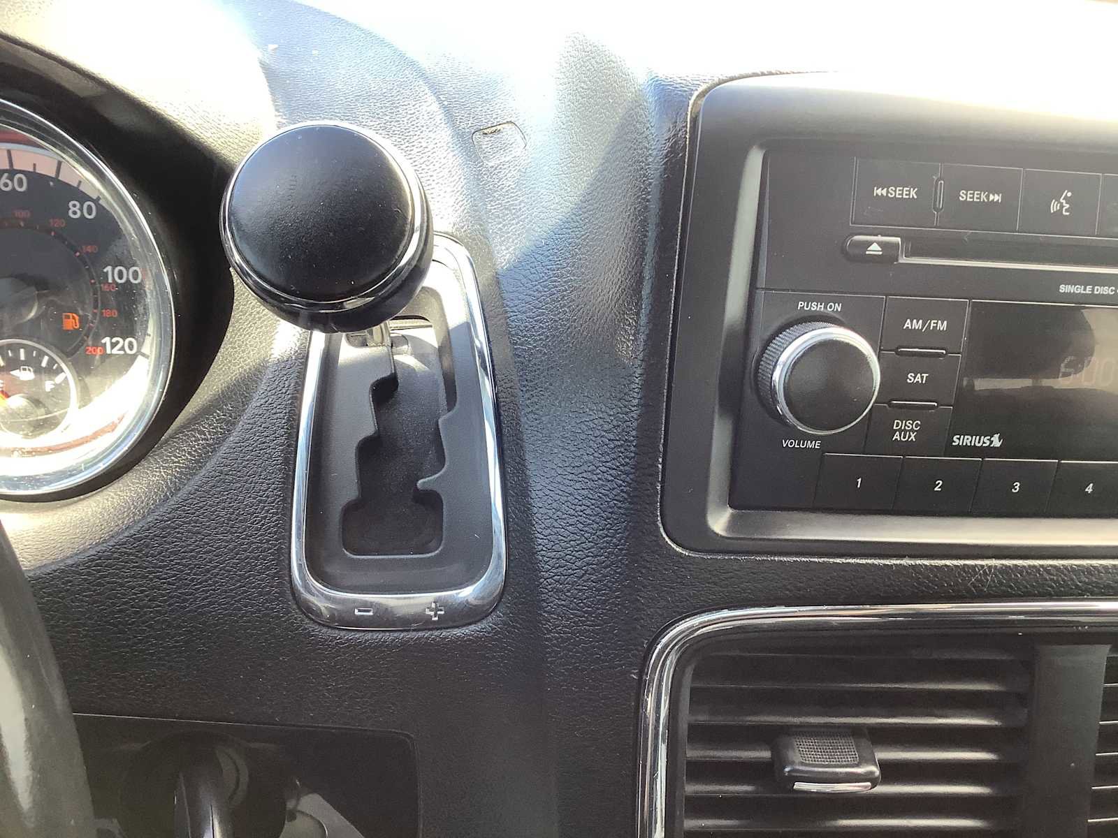 Used 2017 Dodge Grand Caravan SXT FWD image 17
