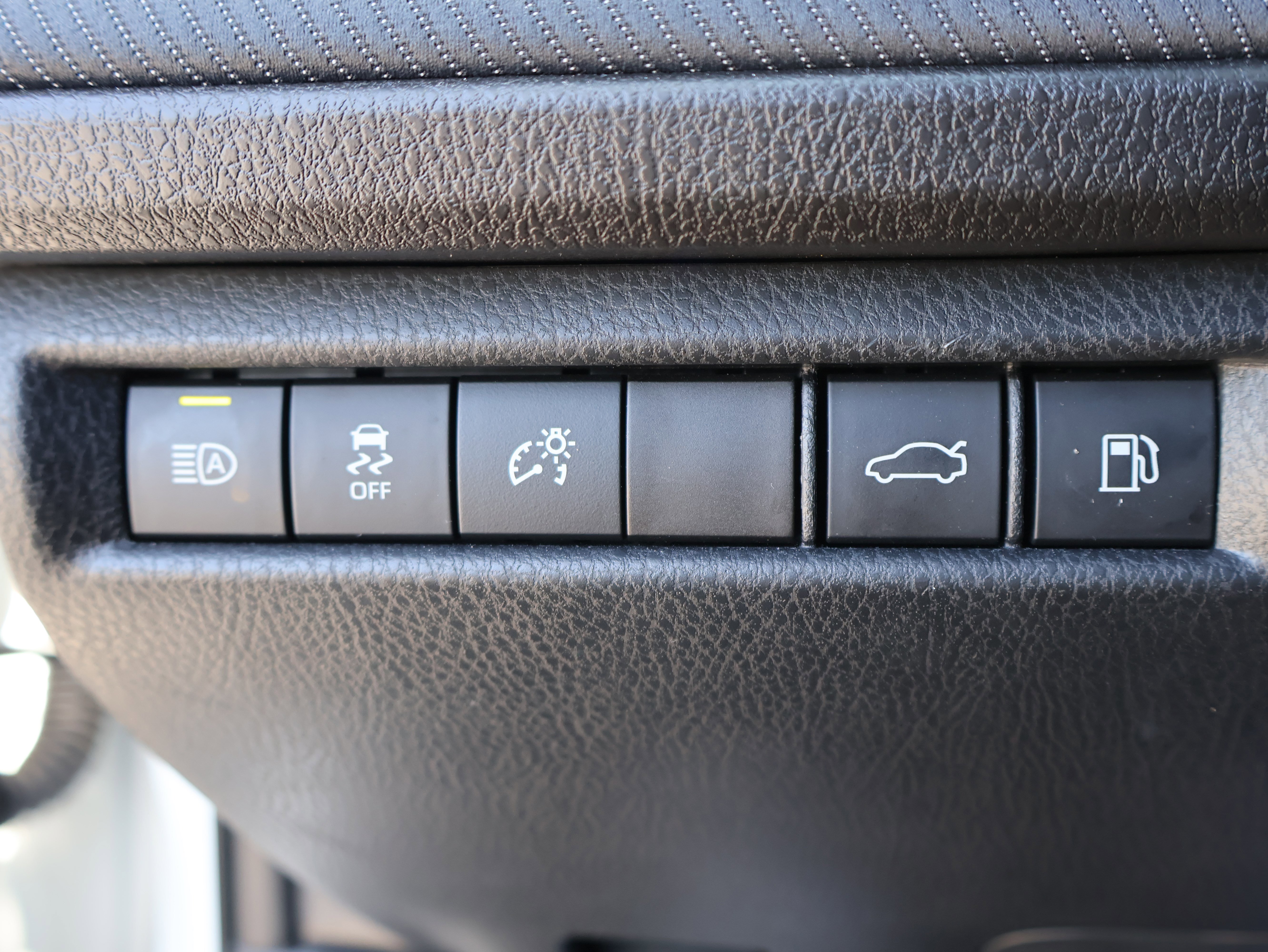 Used 2025 Toyota Camry SE FWD image 36