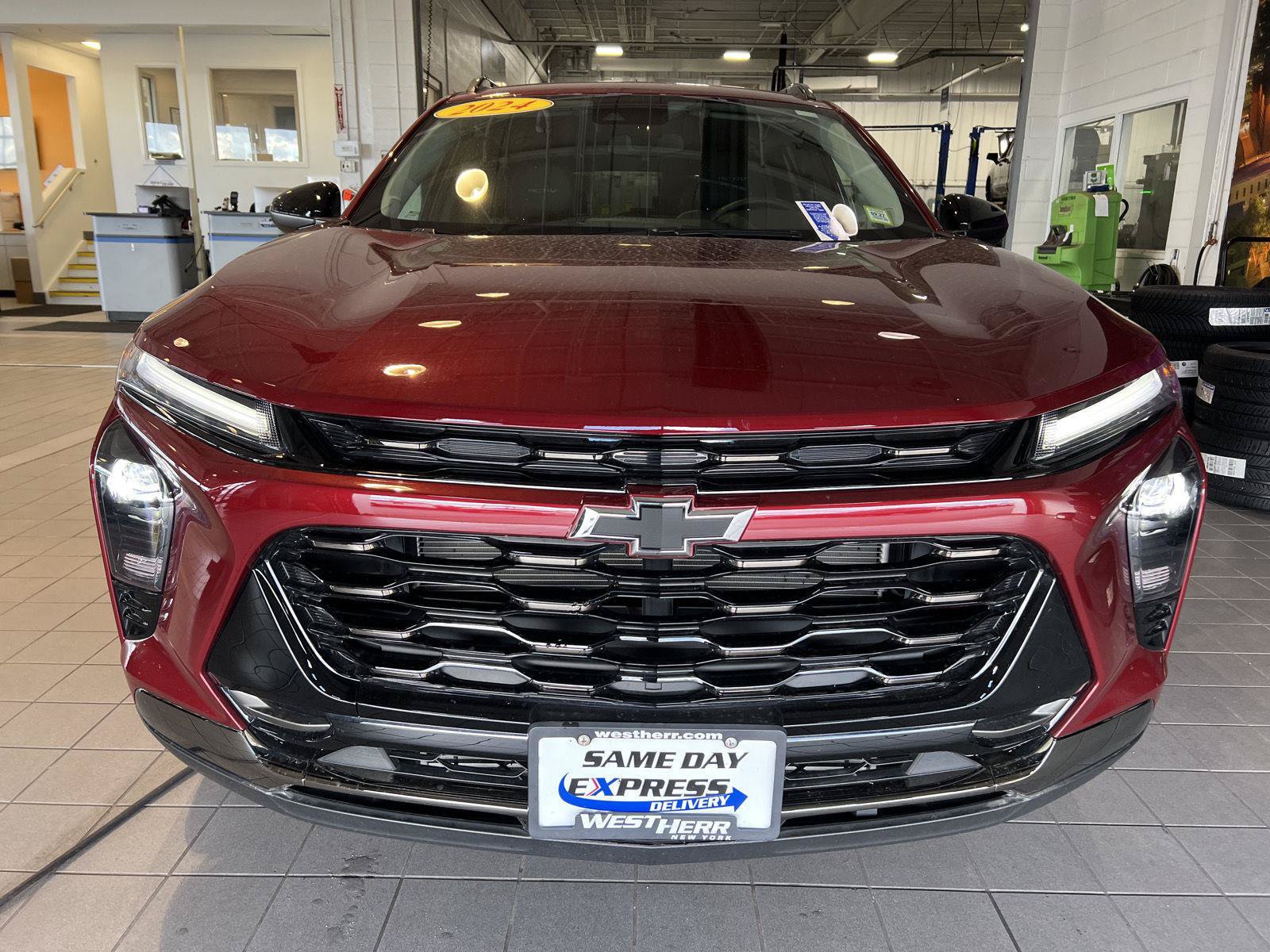 Used 2024 Chevrolet Trax ACTIV w/ Driver Confidence Package FWD image 2