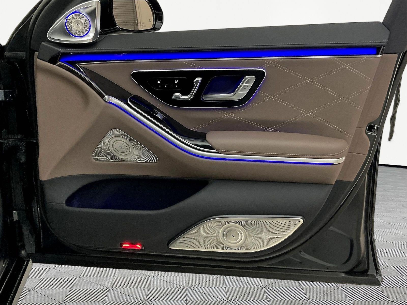 Certified 2024 Mercedes-Benz Maybach S 680 4MATIC image 28