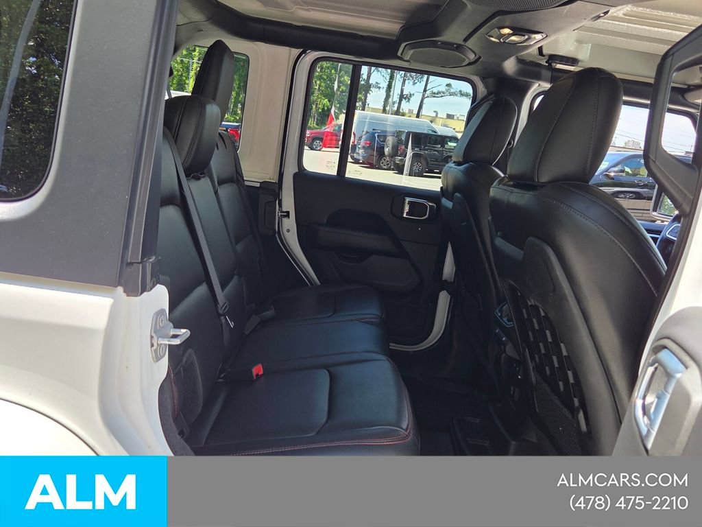 Used 2022 Jeep Wrangler Unlimited Rubicon w/ Cold Weather Group AWD/4WD image 17