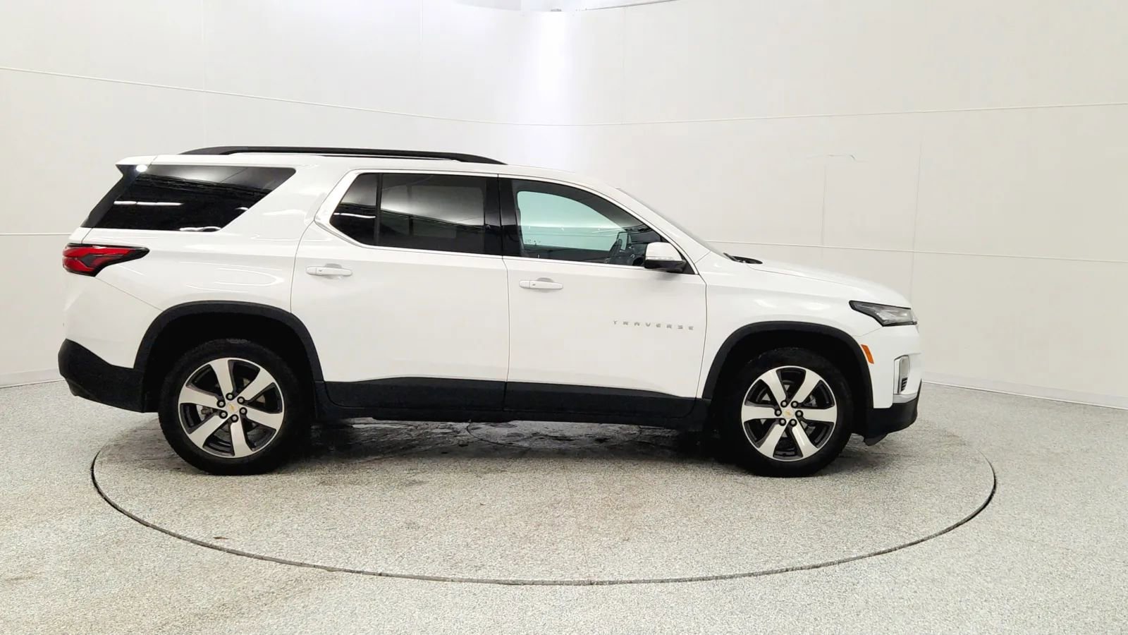 Used 2023 Chevrolet Traverse LT w/ LT Premium Package image 8