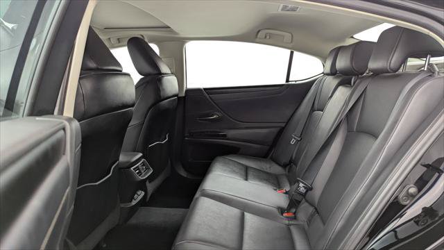 Used 2022 Lexus ES 250 w/ Premium Package AWD/4WD image 17