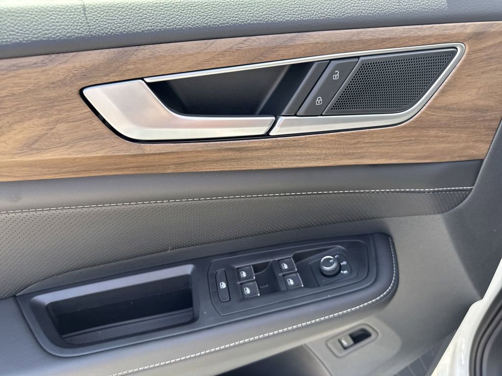 New 2025 Volkswagen Atlas SE image 22