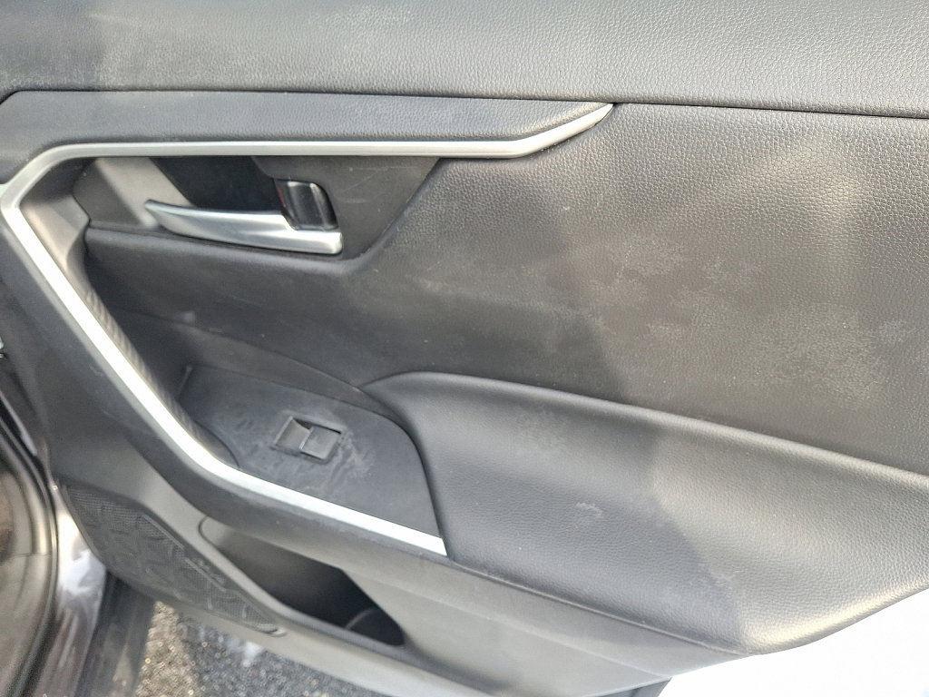 Used 2023 Toyota RAV4 XLE Premium image 14