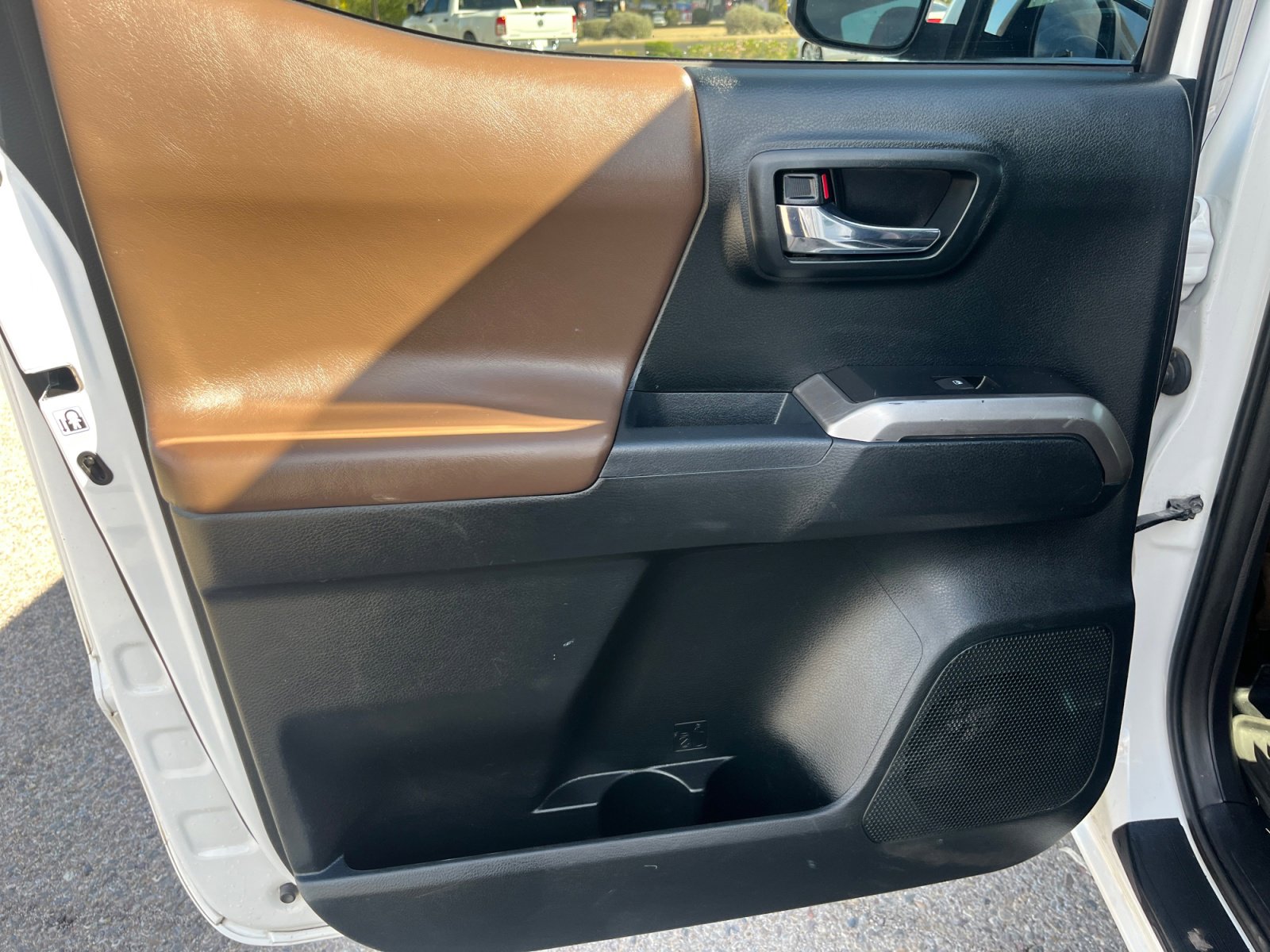 Used 2017 Toyota Tacoma Limited image 16