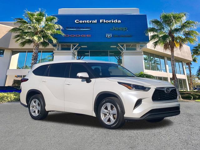 Used 2021 Toyota Highlander L image 2