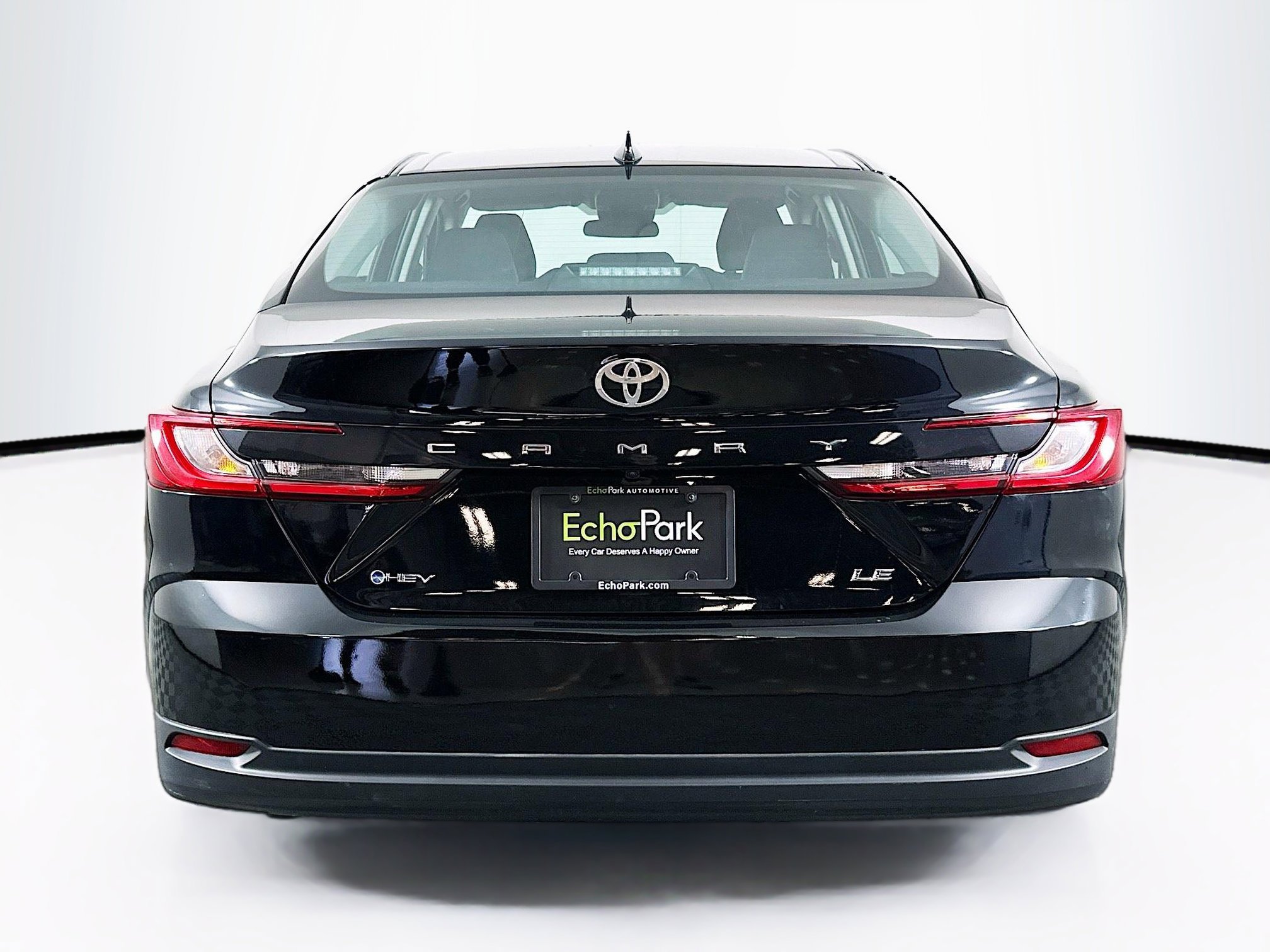 Used 2025 Toyota Camry LE image 7