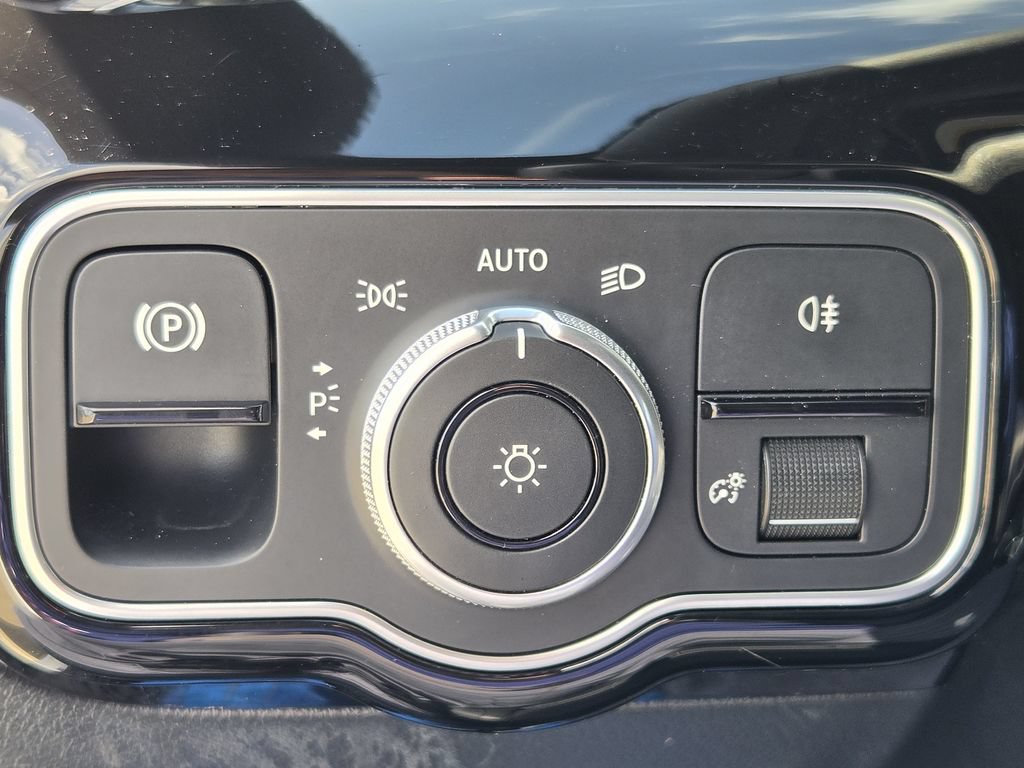 Used 2025 Mercedes-Benz CLA 250 4MATIC image 23