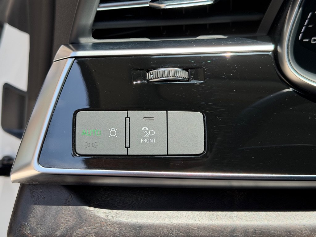 Used 2023 Audi Q8 Premium w/ Convenience Package AWD/4WD image 28