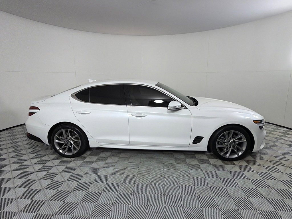 Used 2022 Genesis G70 2.0T RWD image 4