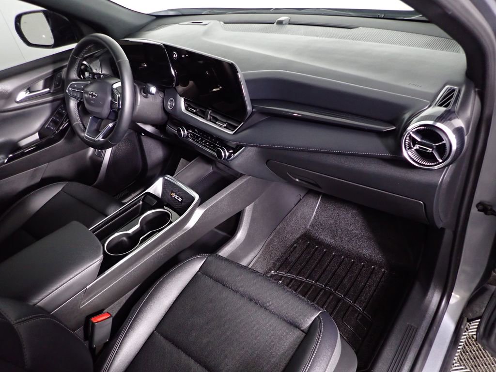 Used 2025 Chevrolet Equinox LT w/ Convenience Package II image 36