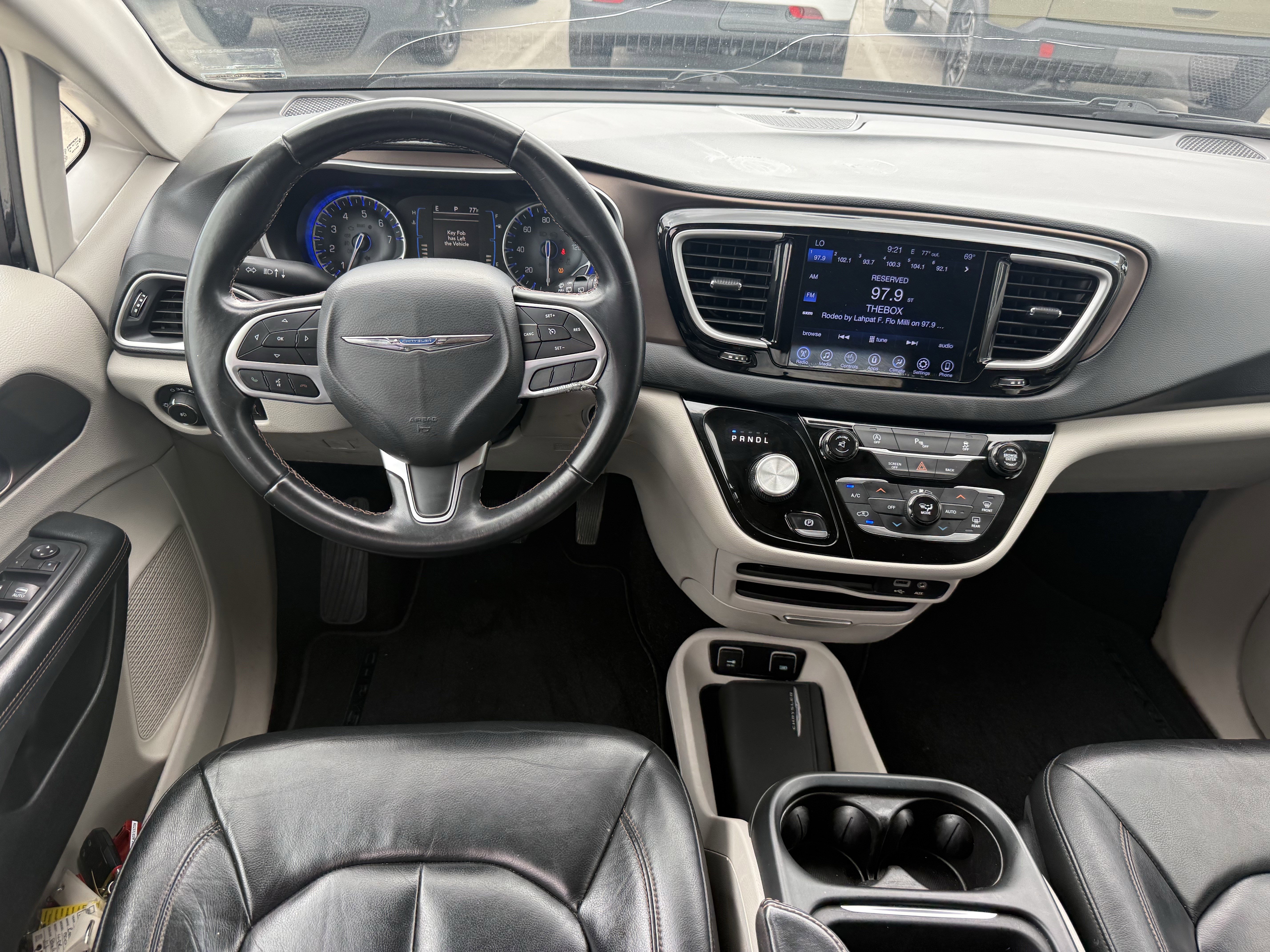 Used 2017 Chrysler Pacifica Touring-L w/ Tire & Wheel Group image 24