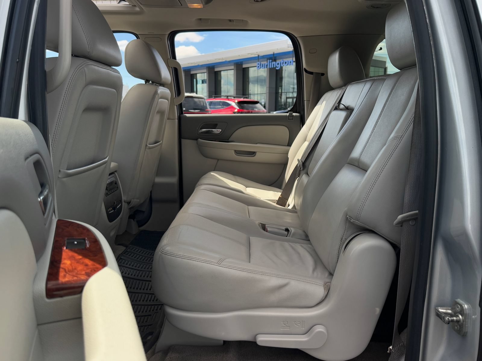 Used 2014 Chevrolet Suburban LT AWD/4WD image 20