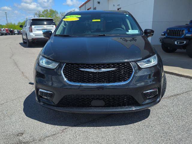Certified 2024 Chrysler Pacifica Limited FWD image 4
