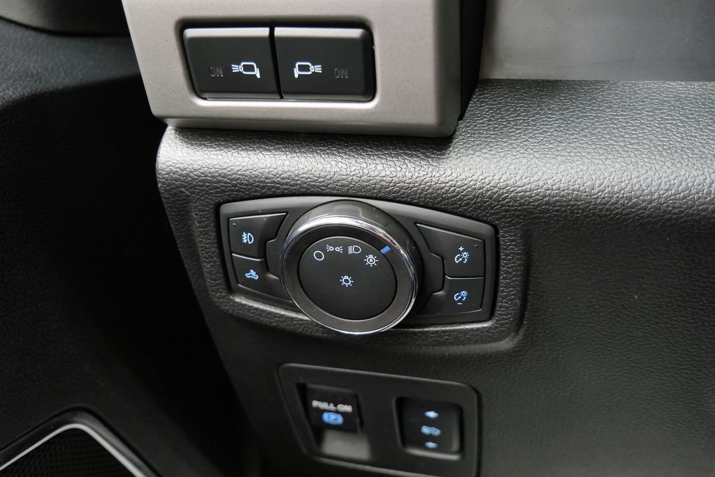 Used 2018 Ford F150 Lariat w/ Equipment Group 502A Luxury AWD/4WD image 27