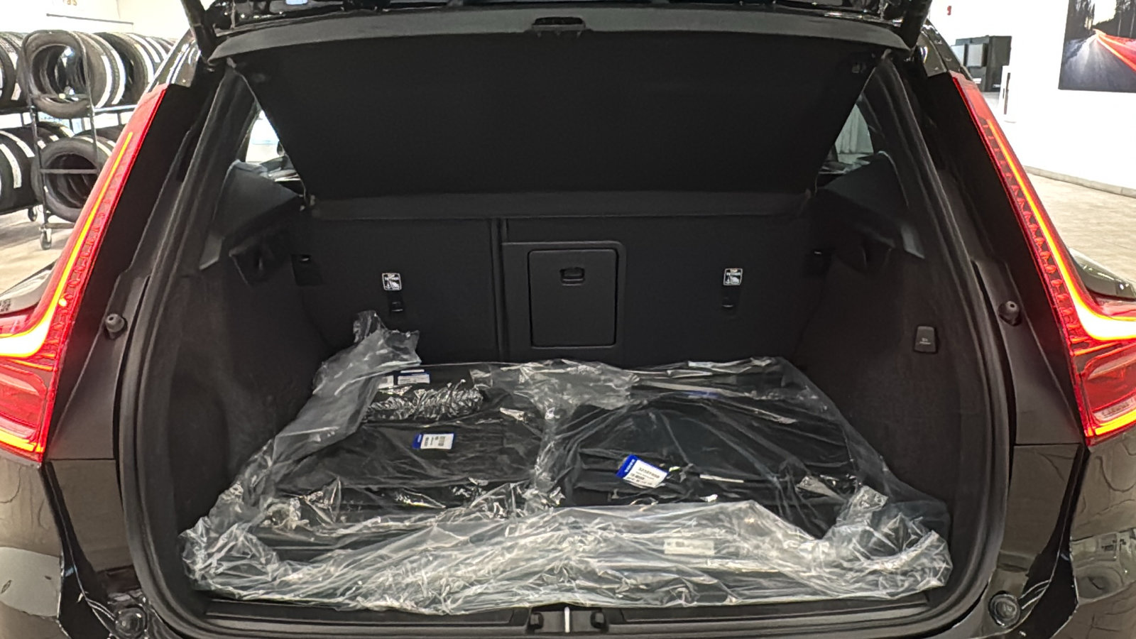 New 2026 Volvo XC40 B5 Ultra w/ Protection Package Premier AWD/4WD image 29