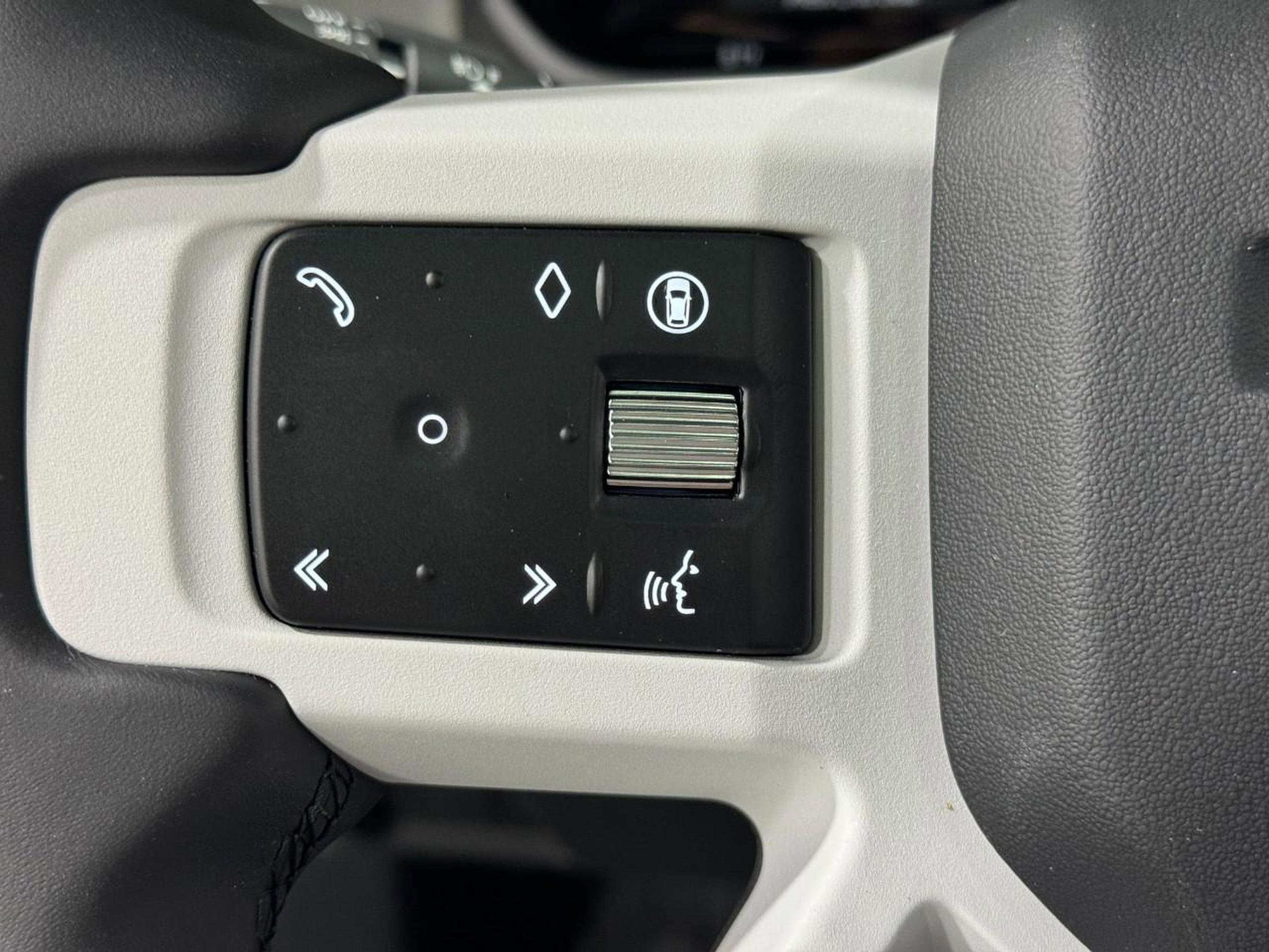 Used 2025 Land Rover Defender 110 S image 29