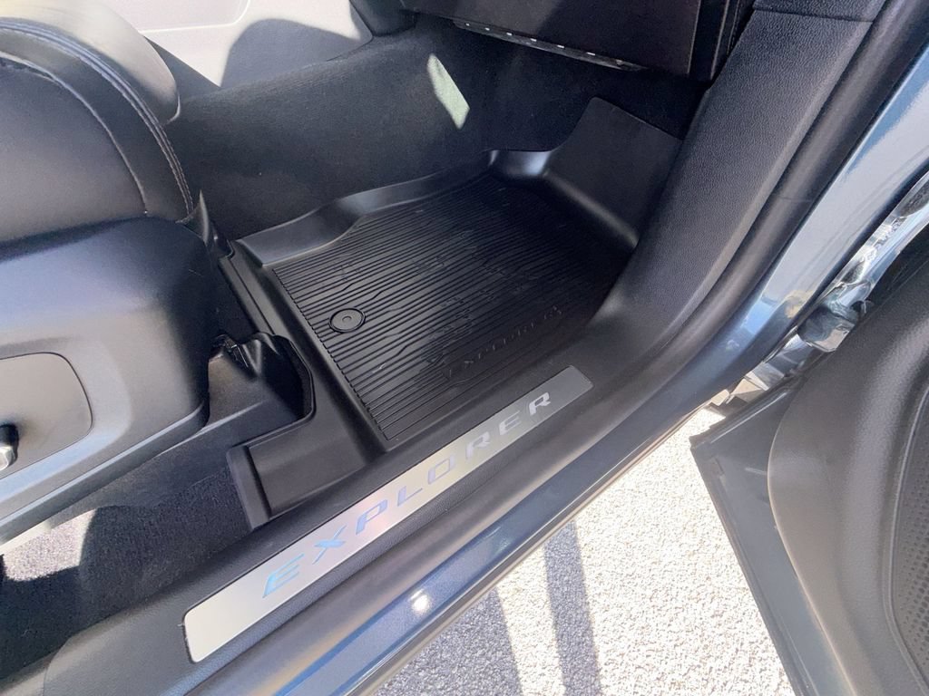 Used 2020 Ford Explorer Platinum AWD/4WD image 41