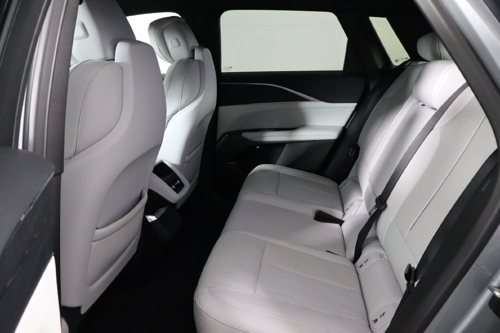 Used 2024 Cadillac Lyriq Luxury AWD/4WD image 14