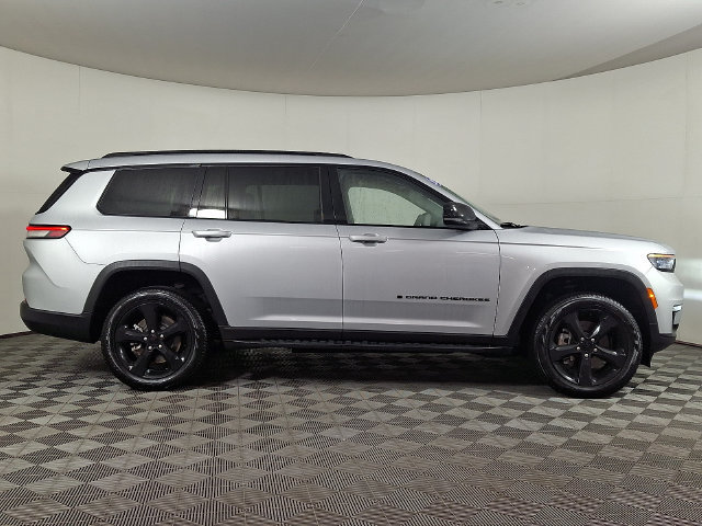 Used 2025 Jeep Grand Cherokee L Limited w/ Black Appearance Package AWD/4WD image 10
