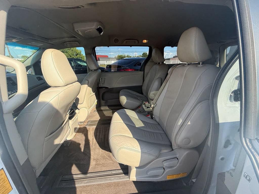Used 2014 Toyota Sienna XLE FWD image 18