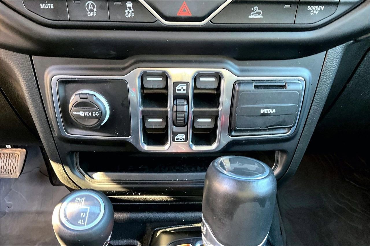 Certified 2023 Jeep Wrangler Sahara w/ Cold Weather Group image 17