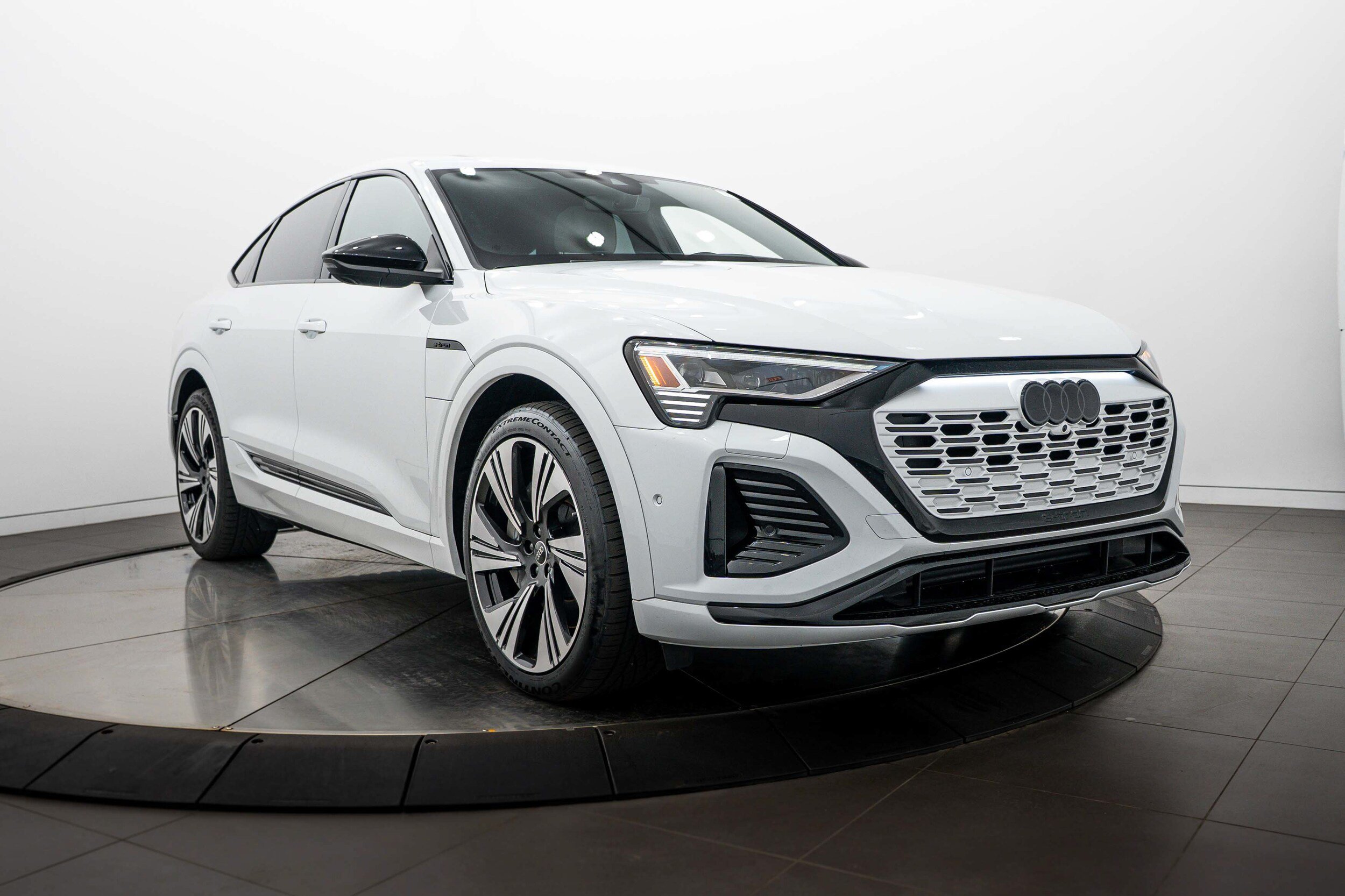 Certified 2024 Audi Q8 e-tron Prestige w/ Prestige Package AWD/4WD image 2
