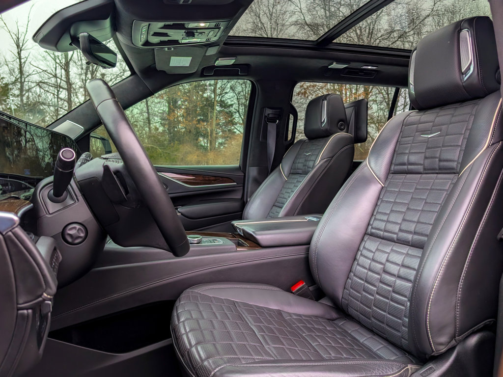 Used 2022 Cadillac Escalade ESV Sport Platinum w/ LPO, ONYX Package image 16